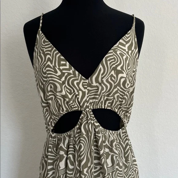 Abercrombie & Fitch Maxi Dress - Picture 2 of 14